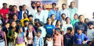 ಶಿಕ್ಷಣದಿಂದ ಸಮಾಜ ಸುಧಾರಣೆ ಸಾಧ್ಯ: ರಾತ್ರಿ ಶಾಲಾ ವಿದ್ಯಾರ್ಥಿಗಳಿಗೆ ಕಲಿಕಾ ಸಾಮಗ್ರಿ ವಿತರಣೆ Sidlaghatta Gnana Academy Night School Students Mallur