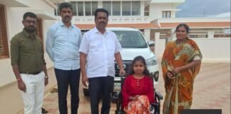 ವಿಕಲಚೇತನ ವಿದ್ಯಾರ್ಥಿನಿಗೆ ಲ್ಯಾಪ್ಟಾಪ್, ಎಲೆಕ್ಟ್ರಿಕ್ ವೀಲ್ಚೇರ್ ವಿತರಿಸಿದ ಶಾಸಕ ಬಿ.ಎನ್. ರವಿಕುಮಾರ್ Sidlaghatta MLA Ravikumar Gives Wheelchair Laptop Disabled Student