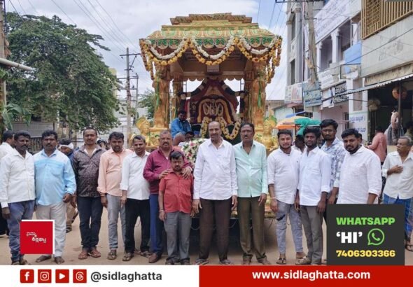 Kote-Anjaneyaswamy-Temple-Silver-Chariot-Sravana-Saturday