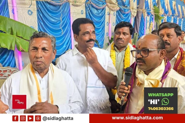 MLA-Ravikumar-Minister-Muniyappa-Muttur-Temple-Event