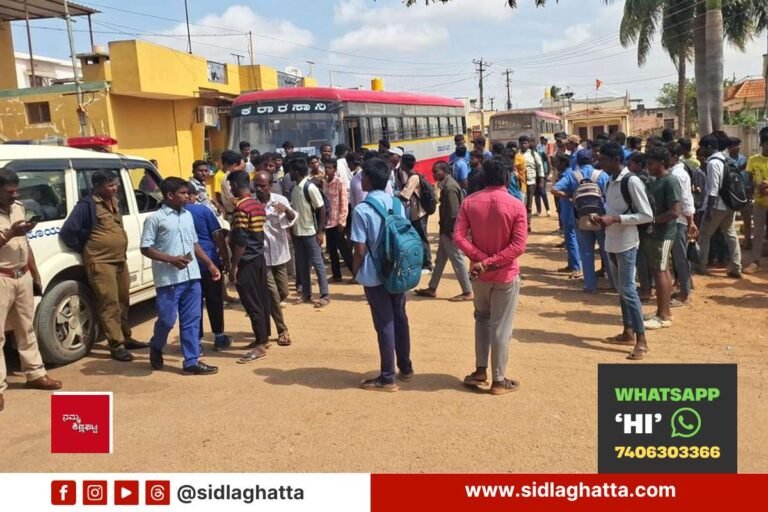 K-Muttukadahalli-KSRTC-Bus-Blockade-Protest