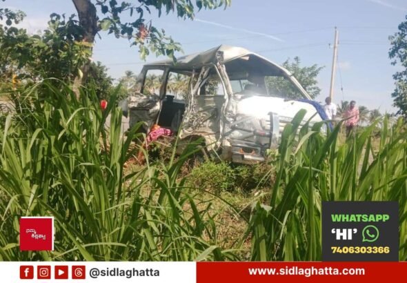 NH-234-Hosahalli-Gate-Wrecked-Omni-Car-Accident