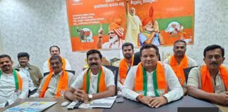 BJP district president Seekal Ramachandra Gowda and leaders at press meet announcing B.Y. Vijayendra visit to Sidlaghatta