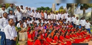 Gnana Jyothi school 1990-2002 alumni group photo with former teachers at Guru Vandane reunion, Jangamakote Cross