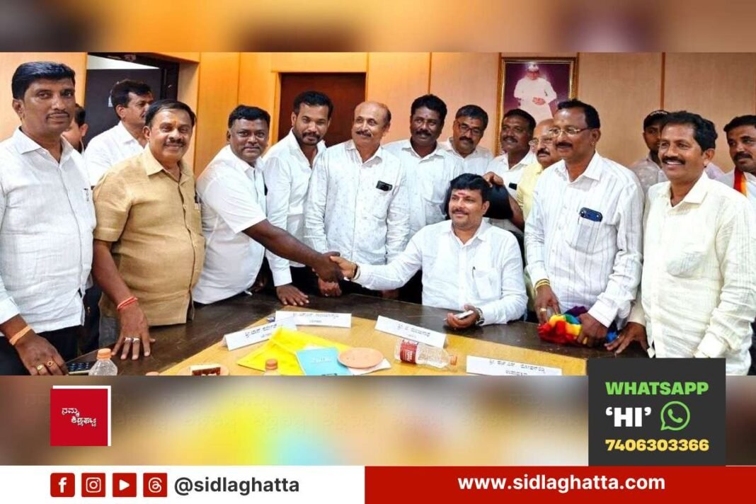 DCC Bank president Kothur Manjunath with silk growers cooperative society office-bearers after Rs 6 crore loan sanction