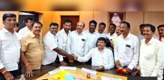 DCC Bank president Kothur Manjunath with silk growers cooperative society office-bearers after Rs 6 crore loan sanction