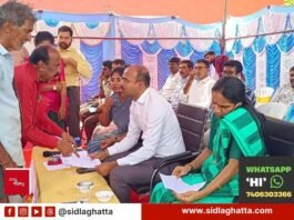 Officials receiving public applications at Prajaseva Andolana in Jangamakote hobli, Sidlaghatta