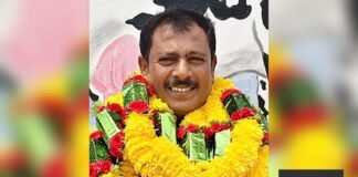S.M. Ravichandra garlanded after being elected Sorakayalahalli milk cooperative president