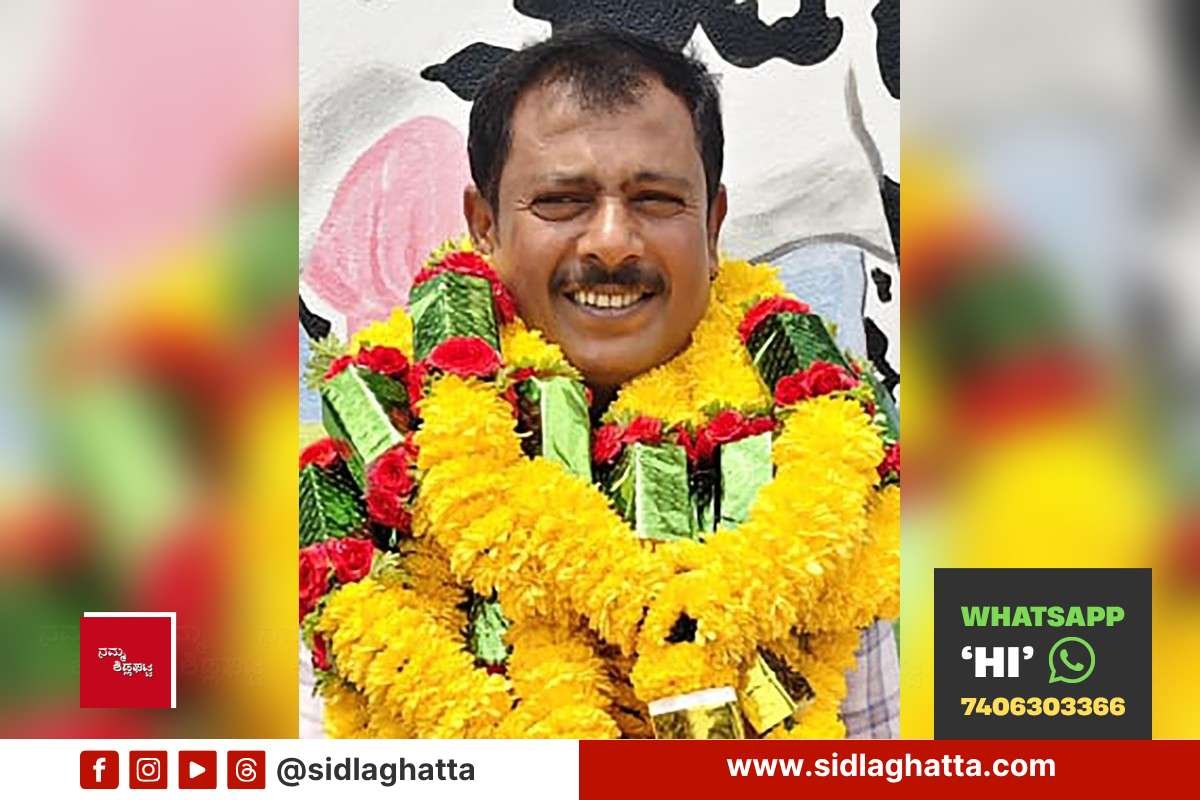 Sidlaghatta-Sorakayalahalli-Milk-Cooperative-President-Ravichandra S.M. Ravichandra garlanded after being elected Sorakayalahalli milk cooperative president
