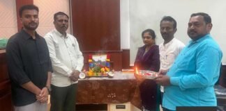 ಕಿತ್ತೂರು ರಾಣಿ ಚೆನ್ನಮ್ಮ ಜಯಂತಿ ಸರಳ ಆಚರಣೆ: ಧೈರ್ಯ, ದೇಶಪ್ರೇಮ ಯುವಜನರಿಗೆ ಪ್ರೇರಣೆಯಾಗಲಿ ಎಂದ ಅಧಿಕಾರಿ Sidlaghatta Kittur Rani Chennamma Jayanti celebrated at taluk office