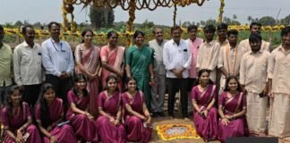 Sidlaghatta Krishi Kalarava GKVK students and farmers group photo