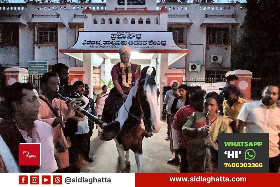 Sidlaghatta Tahsildar Gagana Sindhu on horseback arrives for Vijayadashami Shami tree puja
