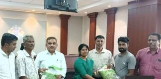 Sidlaghatta fodder seed mini kits distributed to farmers by Joint Director S S Abeed
