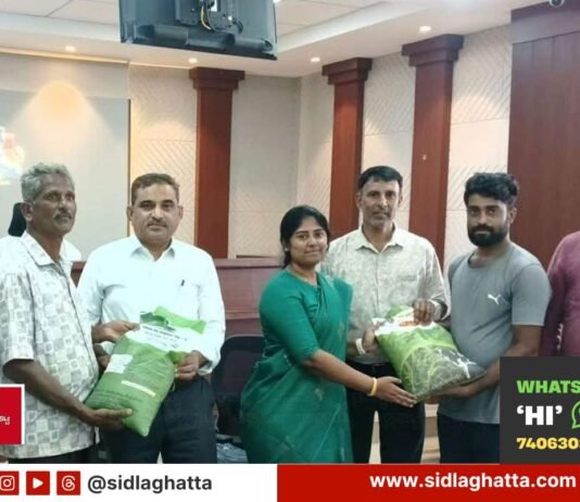 Sidlaghatta fodder seed mini kits distributed to farmers by Joint Director S S Abeed