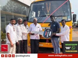 Sidlaghatta government school new Eicher school bus handed over by donors