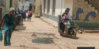 Sidlaghatta sewage overflow near school students walk past stench