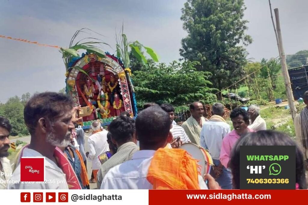 ಮಹರ್ಷಿ ವಾಲ್ಮೀಕಿ ಜಯಂತಿ: ಗ್ರಾಮದ ಹೆಬ್ಬಾಗಿಲಲ್ಲಿ ಕಲ್ಲಿನ ಪ್ರತಿಮೆ ಪ್ರತಿಷ್ಠಾಪನೆ